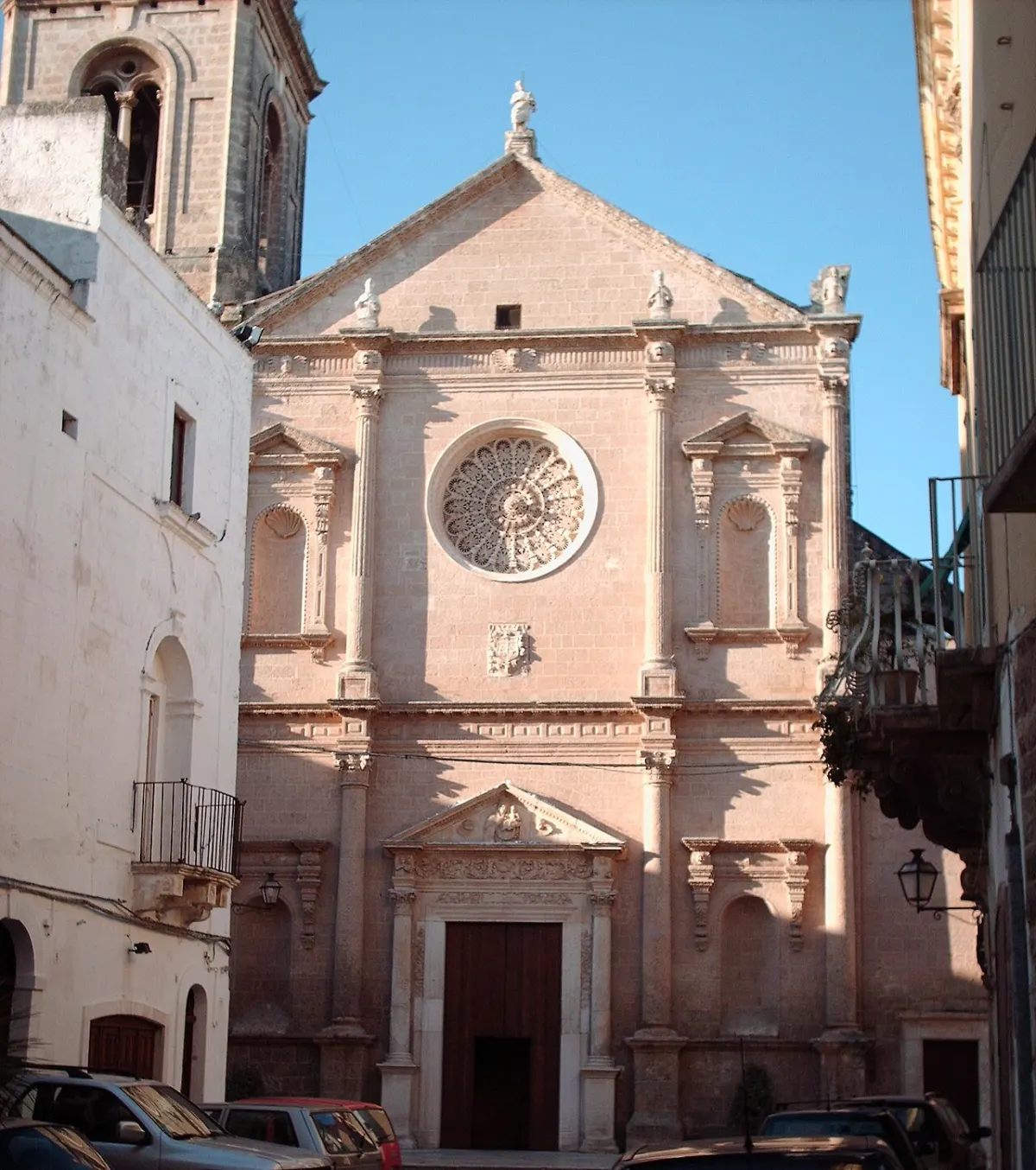 Die Fassade der Chiesa Matrice San Giovanni Battista in Fasano.
